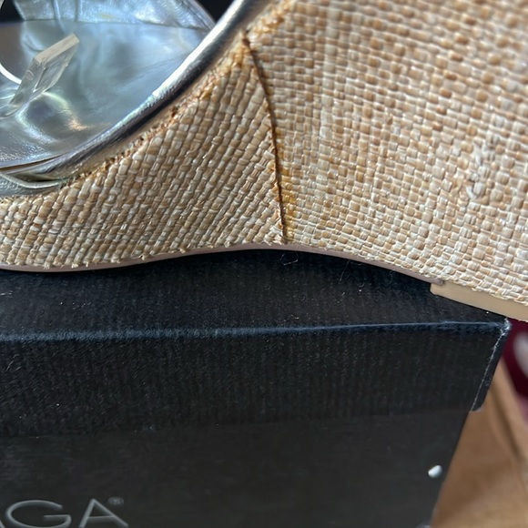 Charles by Charles David Silvertone Platform Wedge Sz 7 1/2 - Picture 15 of 15